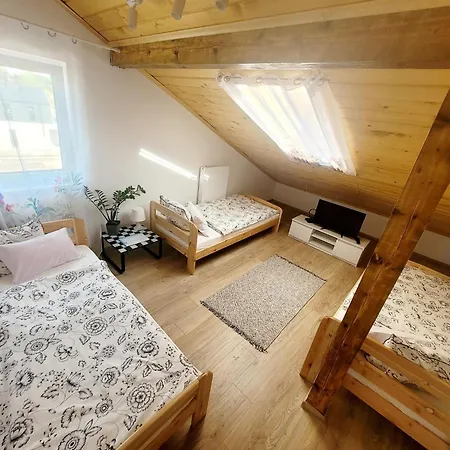 I Goscinne Pod Lasem Hotel *